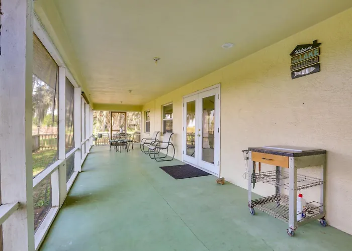 On Lake Istokpoga: Lorida Home W/ Lanai!